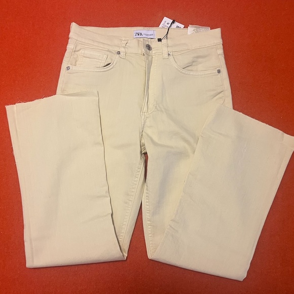 Zara cream mid-rise flared cropped jeans NWT - Picture 3 of 9